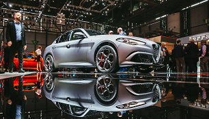 „Alfa Romeo“ Ženevoje pademonstravo, kaip atrodo „piktesni“ „Stelvio“ ir „Giulia“ modeliai