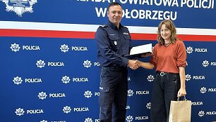 Moteris kapinėse rado pinigų pilną mai&scaron;ą ir perdavė policijai