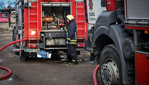 Vilniaus autoservise kilo nedidelis gaisras