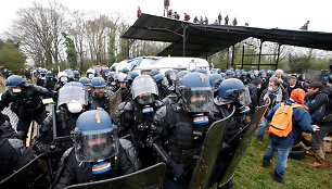 Prancūzijoje policija likvidavo protesto prieš oro uosto statybas stovyklą