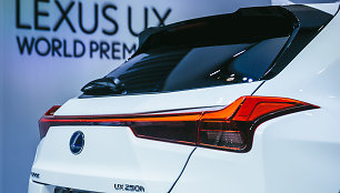 „Lexus“ pristatė naująjį UX