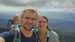 Martyno, Ievos ir jų dukters Anelės kelionė po Aziją 