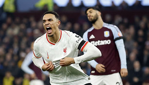 „Liverpool“ žaidėjas Trentas Alexander-Arnoldas švenčia įvartį.