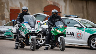 Policijos pareigūnai ėmė patruliuoti ant motociklų