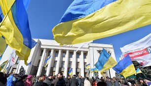 Kijeve prie Ukrainos parlamento susirinkę žmonės