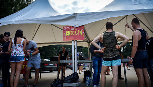 Apsaugos darbuotojai tikrino „Karklė Live Music Beach“ svečių krepšius