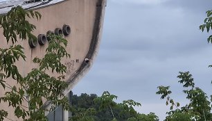 Žmonės ant Sporto rūmų stogo