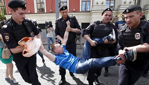 Maskvos policija sulaikė kelis nesankcionuotų gėjų eitynių dalyvius.
