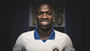 Vinicius Jr. pristatė baltą Brazilijos rinktinės aprangą.