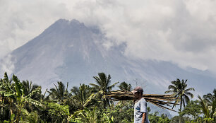 Indonezija perspėjo dėl gresiančio Merapio ugnikalnio i&scaron;siveržimo