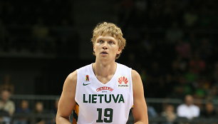 Lietuvos krepšinio rinktinė įveikė Latviją. Mindaugas Kuzminskas