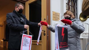 A. Dudos vizitą Lietuvoje moterų teisių gynėjai pasitiko protestais