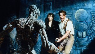 Rachel Weisz ir Brendanas Fraseris filme „Mumija“ (1999 m.)