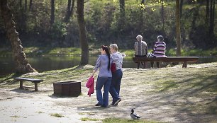 Sostinės paplūdimiai Neries pakrantėje tvarkomi ir laukia lankytojų.