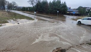 Potvynis Vilniuje, netoli Lentvario gatvės