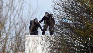 Teroristų Kouachi slaptavietės spaustuvėje &scaron;turmas 2015 m. sausio 09 d. 