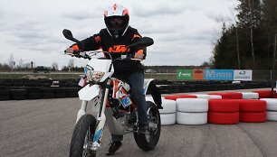 Elektra varomas KTM motociklas