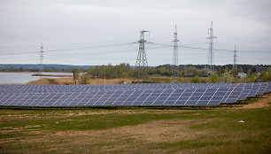 Šalia Elektrėnų trečiadienį atidaryta 1 MW saulės elektrinė