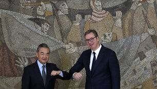 Wang Yi ir Aleksandras Vučičius