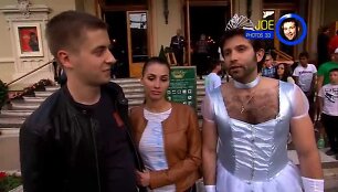 Joe Stapletonas su princesės kostiumu