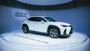 „Lexus“ pristatė naująjį UX