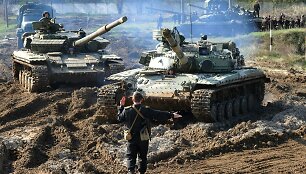 Ukrainos tankistai mokosi poligone Charkove