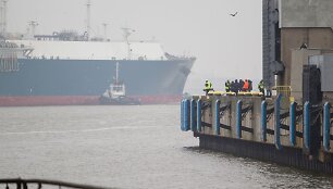 Klaipėdos uosto kanalą įveikęs &bdquo;Independence&ldquo; pri&scaron;vartuotas SGD terminale.