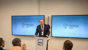 KTU rektorius Eugenijus Valatka I&scaron;maniųjų miestų ir infrastruktūros centro atidaryme