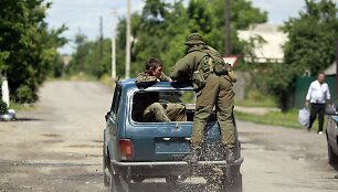 Prorusi&scaron;ki teroristai netoli Krasnyj Limano miestelio, Ukrainoje.