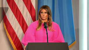Melania Trump sako kalbą per pasaulio lyderių antrųjų pusių pusryčius Jungtinėse Tautose