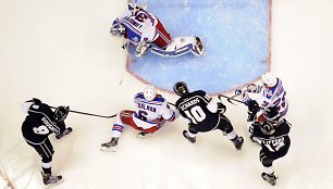 „Los Angeles Kings“ ekipa pirmose finalo serijos rungtynėse įveikė „New York Rangers“