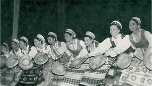 Klivlando Grandinėlės gastrolės Europoje. &Scaron;okis &bdquo;Kepurinė&ldquo;. 1972 m.