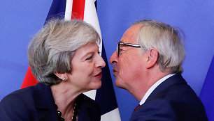 Theresa May ir Jeanas-Claude'as Junckeris