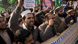 Pakistane protestas dėl Prancūzijos savaitra&scaron;čio &bdquo;Charlie Hebdo&ldquo; spausdinamų musulmonus įžeidžiančių karikatūrų.