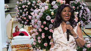 Į amžinąją kelionę Aretha Franklin palydima lyg karalienė