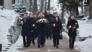 Sausio 13-ąją Vilniaus meras, jo pavaduotojai, Tarybos nariai ir Administracijos vadovai pagerbė gynėjų už Laisvę atminimą Antakalnio memoriale. 