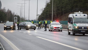 Policijos patikros postas prie įvažiavimo į Vilnių
