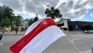 Susirinkę žmonės prie Baltarusijos ambasados Vilniuje