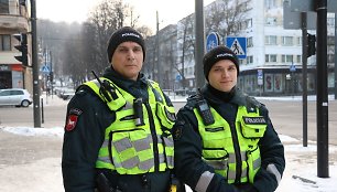 Kauno apskrities policijos pareigūnai Osvaldas Gudėnas ir Mantas Černiauskas