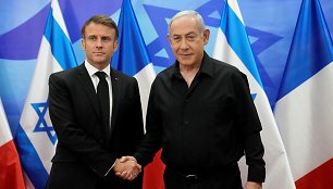 Prancūzijos prezidentas Emmanuel Macron aplanko Izraelį. / POOL / via REUTERS