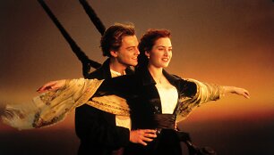 Leonardo DiCaprio ir Kate Winslet filme &bdquo;Titanikas&ldquo; (1997 m.)