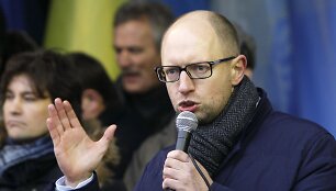 Arsenijus Jaceniukas kreipiasi į mitinguotojus