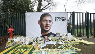 Žmonės pagerbia Emiliano Sala 