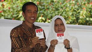 Kandidatas į Indonezijos prezidentus Joko &bdquo;Jokowi&ldquo; Widodo su žmona Iriana
