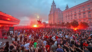 &bdquo;Liverpool&ldquo; sirgaliai užtvindė miesto centrą