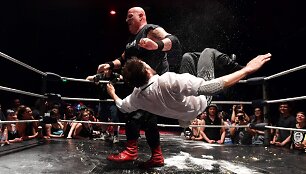 &bdquo;Hoodslam&ldquo; &ndash; beproti&scaron;kaiusias ir ne&scaron;vankiausias Oklando amerikieti&scaron;kų imtynių vakaras