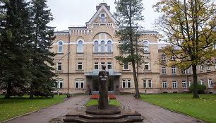 Turto bankas rugsėjį pakartotinai pardavinės Vilniaus psichiatrijos ligoninės pastatą