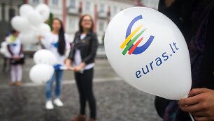 Lietuvos gyventojus prie euro pratins Eurobusas.