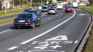 Vilniaus gatvėse padaugėjo viešajam transportui skirtų eismo juostų.