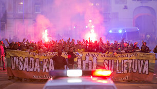 Lietuvos futbolo rinktinės fanų eisena